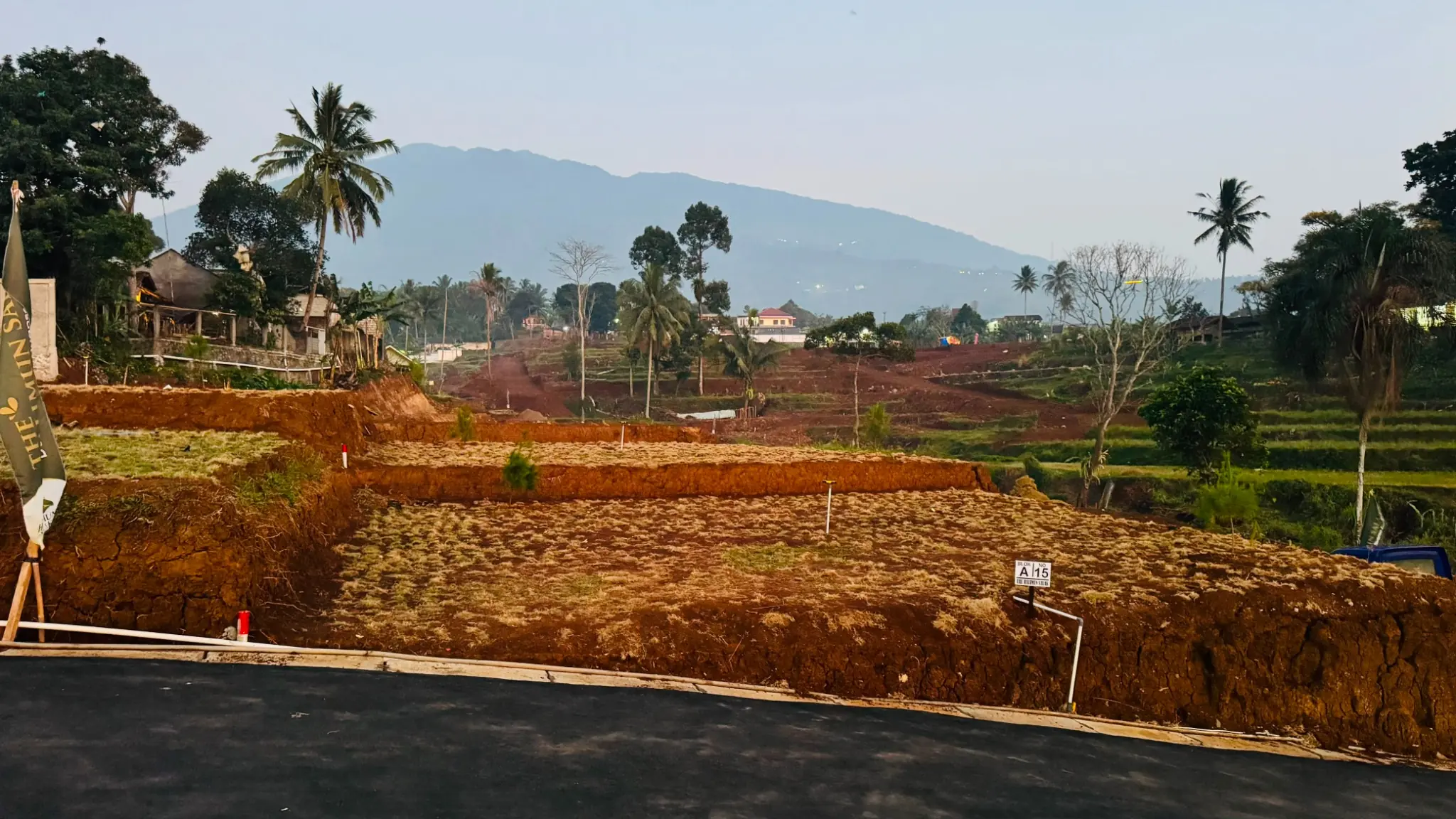 Kavling dengan panorama Gunung Salak